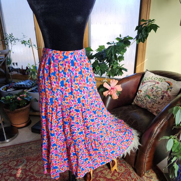 25216  NWT Skies Are Blue Boutique Brand Floral Skirt Blue/Tangerine!! Small - Picture 1 of 14